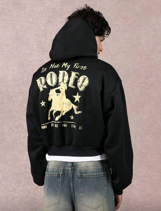 SUMWON sweat-shirt à capuche noir style rodéo occidental, court, avec cordon de serrage. Imprimé rétro avec graphiques, étoiles. Streetwear décontracté pour les vacances et les festivals